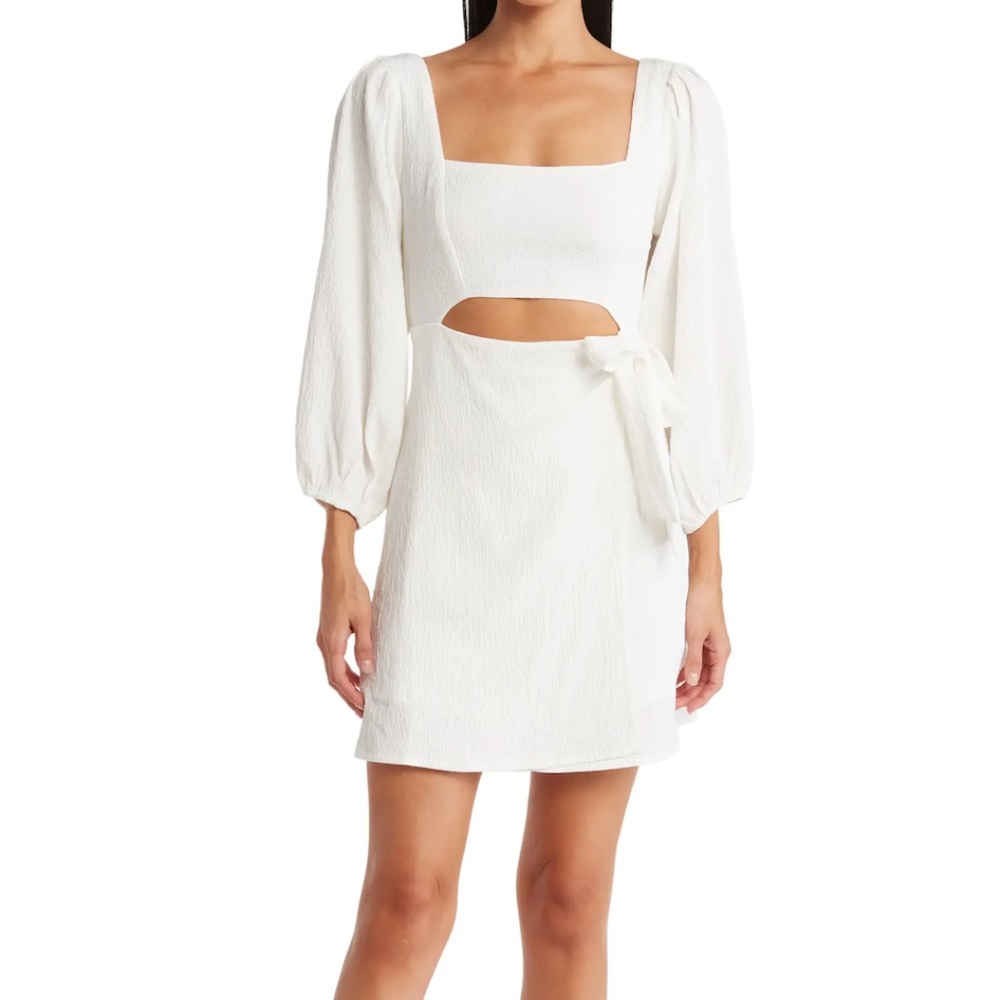 ASTR THE LABEL Center Cutout Long Sleeve Dress